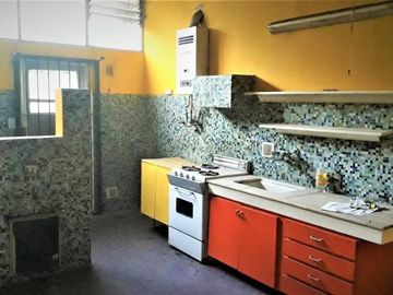 OPORTUNIDAD UNICA EN PARQUE LELOIR SOBRE COLECTORA, CASA 4 AMB. JARDIN, COCHERAS, S/LOTE 10X..., APTO PROFESIONAL/COMERCIAL