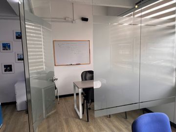 oficina en arriendo en el lago. Cod A121133157