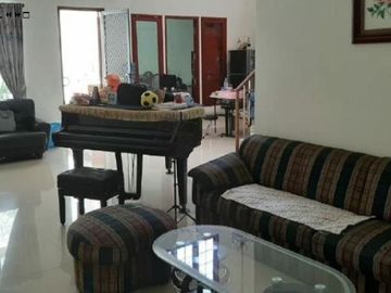 Rumah Villa Riviera Pakuwon City, Strategis, Siap Huni, Minimalis