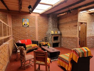 Se vende casa con dos cabañas en el Pueblo Mágico de Mineral del Chico, Hidalgo.