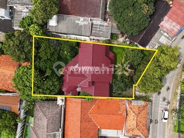 Rumah Usaha Posisi di Pinggir Jalan Utama, 2 Menit ke Jak Sel