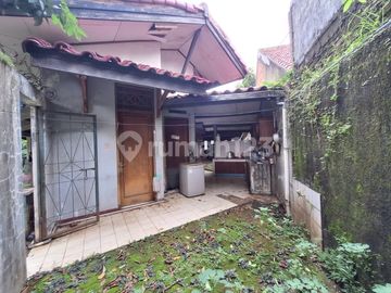 Rumah Usaha Posisi di Pinggir Jalan Utama, 2 Menit ke Jak Sel