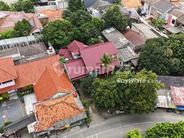 Rumah Usaha Posisi di Pinggir Jalan Utama, 2 Menit ke Jak Sel