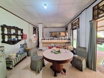 Rumah Usaha Posisi di Pinggir Jalan Utama, 2 Menit ke Jak Sel