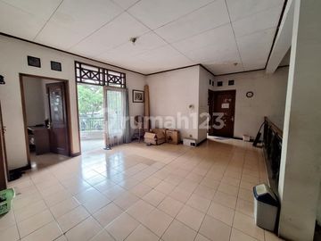 Rumah Usaha Posisi di Pinggir Jalan Utama, 2 Menit ke Jak Sel