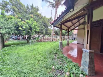 Rumah Usaha Posisi di Pinggir Jalan Utama, 2 Menit ke Jak Sel