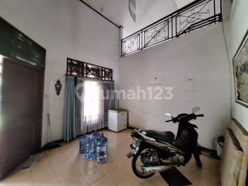 Rumah Usaha Posisi di Pinggir Jalan Utama, 2 Menit ke Jak Sel