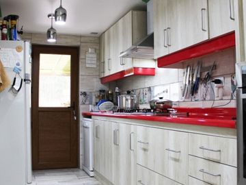 FOCOLARE PROPIEDADES VENDE CASA CON ARBOLES DE PALTOS