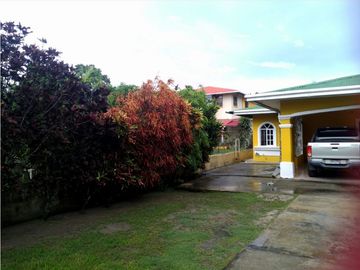 Se vende acogedora casa con piscina en Penonomé desde $275,000