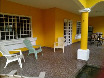 Se vende acogedora casa con piscina en Penonomé desde $275,000