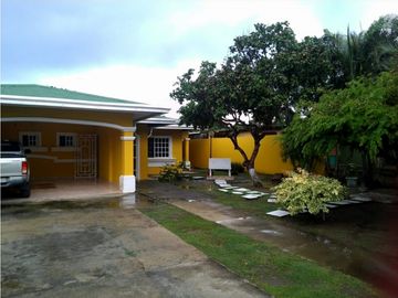 Se vende acogedora casa con piscina en Penonomé desde $275,000