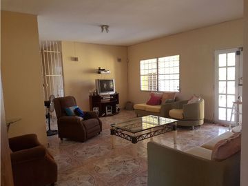 Se vende acogedora casa con piscina en Penonomé desde $275,000