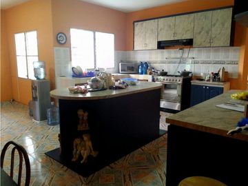 Se vende acogedora casa con piscina en Penonomé desde $275,000