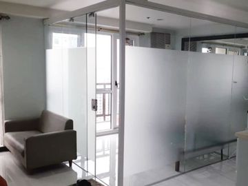 SOHO34XX: For Sale Fully Furnished 1BR Unit with Balcony at Grand Soho Makati