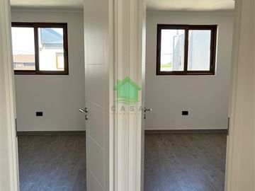Arriendo Casa Nueva en Condominio Sector Oriente