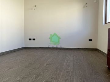 Arriendo Casa Nueva en Condominio Sector Oriente