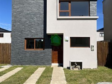 Arriendo Casa Nueva en Condominio Sector Oriente