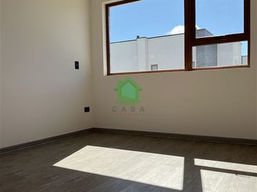 Arriendo Casa Nueva en Condominio Sector Oriente