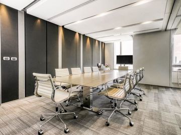 All-inclusive access to professional office space for 4 persons in Regus Exchange Tower