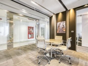 All-inclusive access to professional office space for 4 persons in Regus Exchange Tower