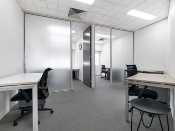 All-inclusive access to professional office space for 4 persons in Regus Exchange Tower