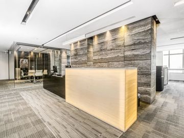 All-inclusive access to professional office space for 4 persons in Regus Exchange Tower