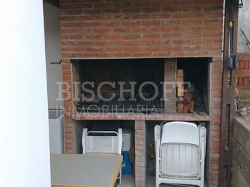 CASA + DÚPLEX EN PLENO CENTRO – IDEAL INVERSIÓN / USO MULTIFAMILIAR
