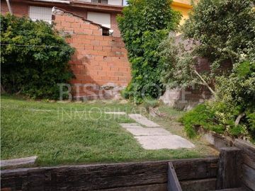 CASA + DÚPLEX EN PLENO CENTRO – IDEAL INVERSIÓN / USO MULTIFAMILIAR