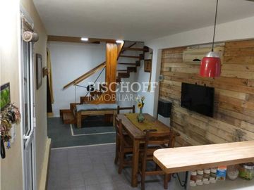 CASA + DÚPLEX EN PLENO CENTRO – IDEAL INVERSIÓN / USO MULTIFAMILIAR