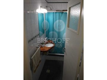 CASA + DÚPLEX EN PLENO CENTRO – IDEAL INVERSIÓN / USO MULTIFAMILIAR