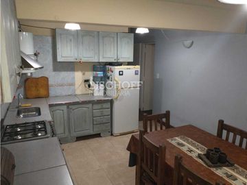 CASA + DÚPLEX EN PLENO CENTRO – IDEAL INVERSIÓN / USO MULTIFAMILIAR