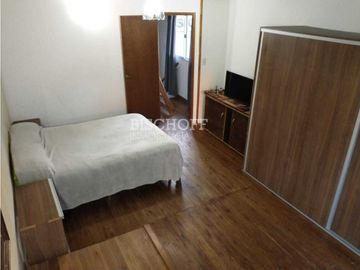 CASA + DÚPLEX EN PLENO CENTRO – IDEAL INVERSIÓN / USO MULTIFAMILIAR