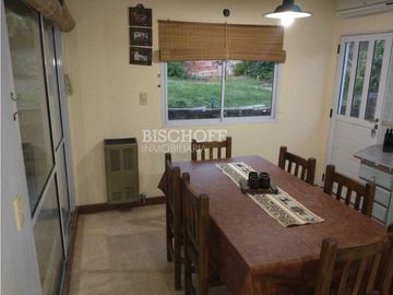 CASA + DÚPLEX EN PLENO CENTRO – IDEAL INVERSIÓN / USO MULTIFAMILIAR