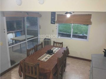CASA + DÚPLEX EN PLENO CENTRO – IDEAL INVERSIÓN / USO MULTIFAMILIAR