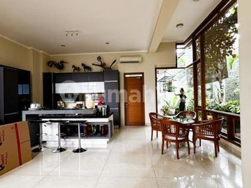 Dijual Rumah Mewah Semi Furnished di The Green, Bsd City