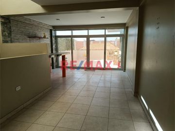 🏡 ¡Vive en la casa de tus sueños! 🏡

En venta: Hermosa casa de 3 pisos mas terraza techada y área de parrilla en la Avenida Jorge Chávez y Pedro Gar