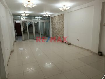 🏡 ¡Vive en la casa de tus sueños! 🏡

En venta: Hermosa casa de 3 pisos mas terraza techada y área de parrilla en la Avenida Jorge Chávez y Pedro Gar