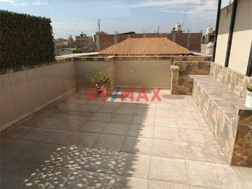 🏡 ¡Vive en la casa de tus sueños! 🏡

En venta: Hermosa casa de 3 pisos mas terraza techada y área de parrilla en la Avenida Jorge Chávez y Pedro Gar