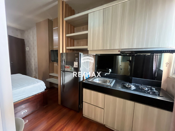 Disewakan Studio Oak Tower B Lt.21 – Full Furnish, View Kolam Renang, Hadap Utara, Pulo Gadung