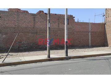SE VENDE TERRENO URBANO CON UNA EXCELENTE  UBICACION, PUES SE ENCUENTRA  EN UNA ESQUINA DE LA URB. LA RIVERA DE 153.34m2, IDEAL PARA REALIZAR SU PROYE