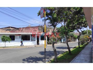 SE VENDE TERRENO URBANO CON UNA EXCELENTE  UBICACION, PUES SE ENCUENTRA  EN UNA ESQUINA DE LA URB. LA RIVERA DE 153.34m2, IDEAL PARA REALIZAR SU PROYE