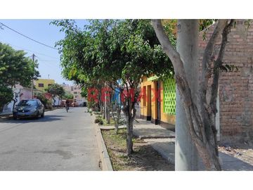 SE VENDE TERRENO URBANO CON UNA EXCELENTE  UBICACION, PUES SE ENCUENTRA  EN UNA ESQUINA DE LA URB. LA RIVERA DE 153.34m2, IDEAL PARA REALIZAR SU PROYE
