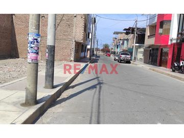 SE VENDE TERRENO URBANO CON UNA EXCELENTE  UBICACION, PUES SE ENCUENTRA  EN UNA ESQUINA DE LA URB. LA RIVERA DE 153.34m2, IDEAL PARA REALIZAR SU PROYE
