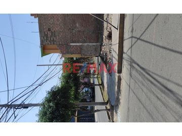SE VENDE TERRENO URBANO CON UNA EXCELENTE  UBICACION, PUES SE ENCUENTRA  EN UNA ESQUINA DE LA URB. LA RIVERA DE 153.34m2, IDEAL PARA REALIZAR SU PROYE
