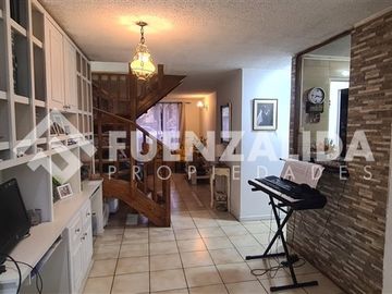 Casa en venta de 4 dorm. en San Bernardo