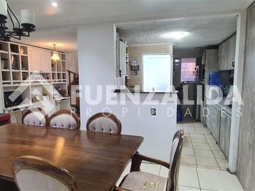 Casa en venta de 4 dorm. en San Bernardo