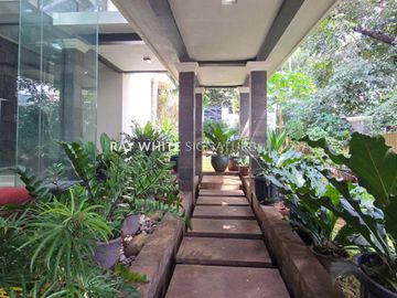 Rumah Hook Lokasi Prime  Zona Komersil Panglima Polim
