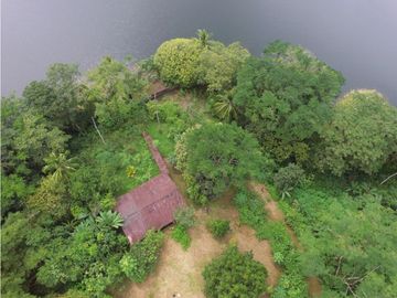 VENTA DE TERRENO A ORILLAS DEL  LAGO ALAJUELA