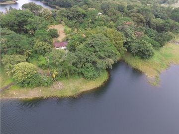 VENTA DE TERRENO A ORILLAS DEL  LAGO ALAJUELA