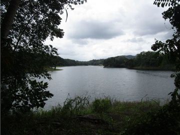 VENTA DE TERRENO A ORILLAS DEL  LAGO ALAJUELA